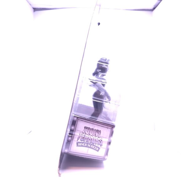 Vampira Toony Terror Silver Screen Edition Action Figure 6 Inch New Sealed - Picture 4 of 7